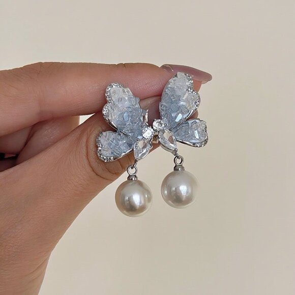 Butterfly pearl earrings for non-pierced ears, clip earrings - Picture 2 of 7